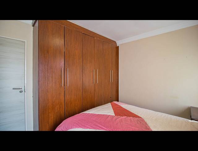 2 BEDROOM TOWNHOUSE FOR SALE IN MAGALIESBERG COUNTRY ESTATE